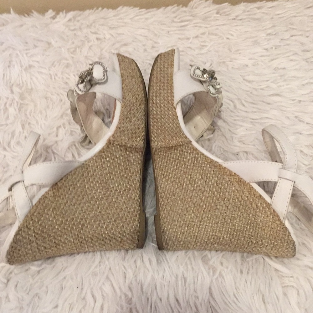 City Classified White wedge sandals size 8 - Picture 2 of 8
